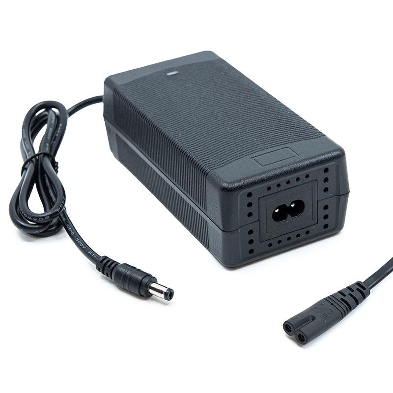 Cargador 48v (salida 54,6v) 2A conector DC 5,5mm