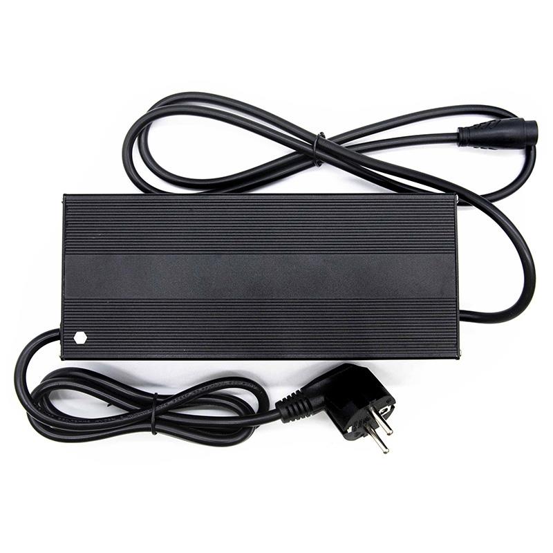 Cargador 72V (salida 83v) 5A