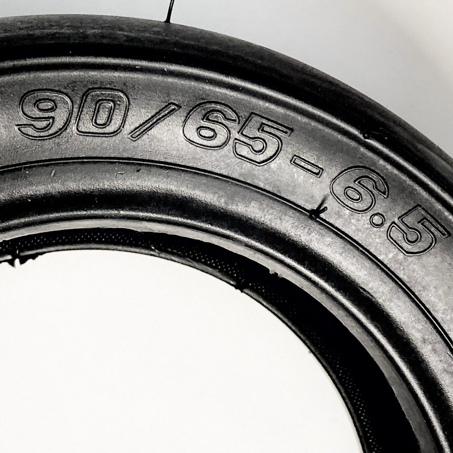 Pneu antidérapant 90/65 6.5 (Tubeless)