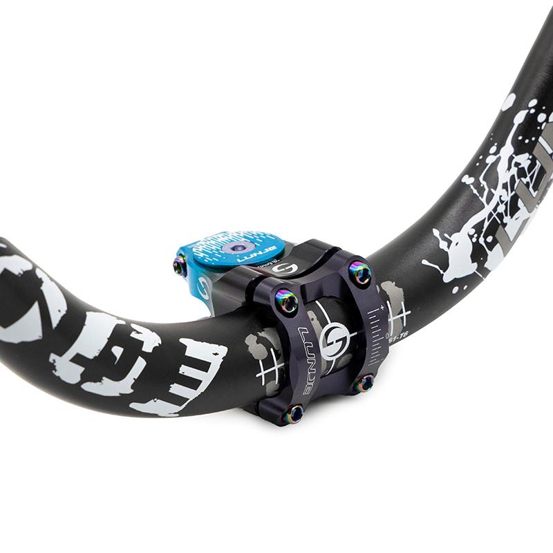 Potencia para manillares de 31,8mm negro-azul
