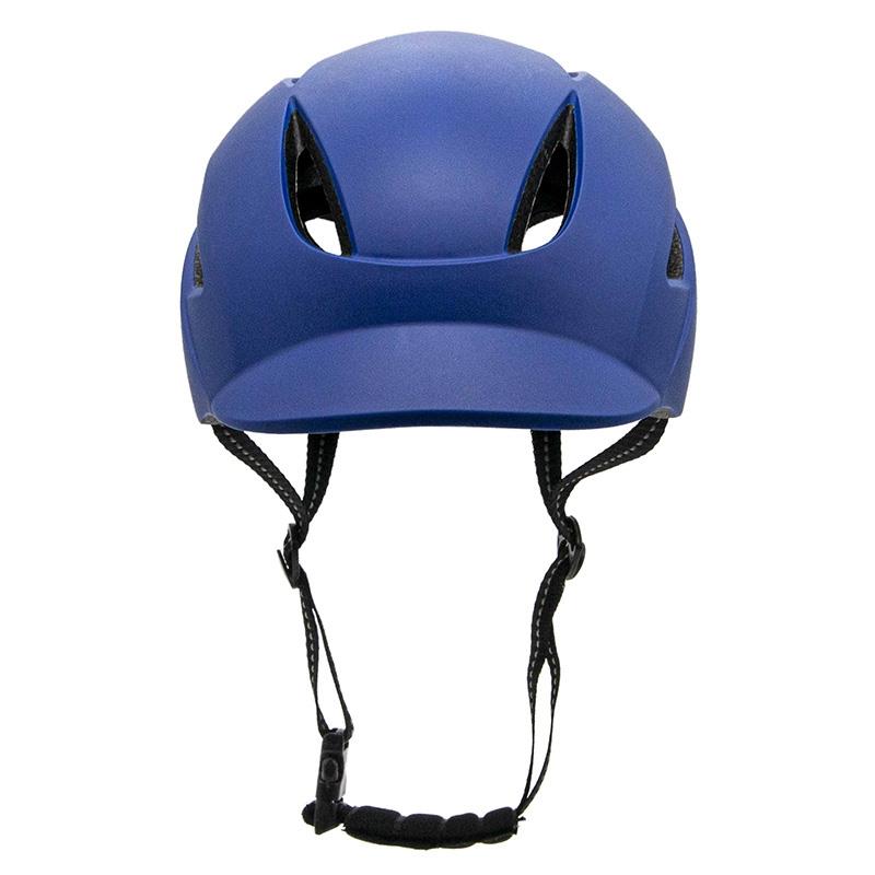 Casco con diseño peculiar y visor para el sol.