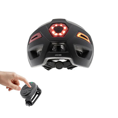 Casco negro con intermitente