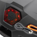 Casco negro con intermitente