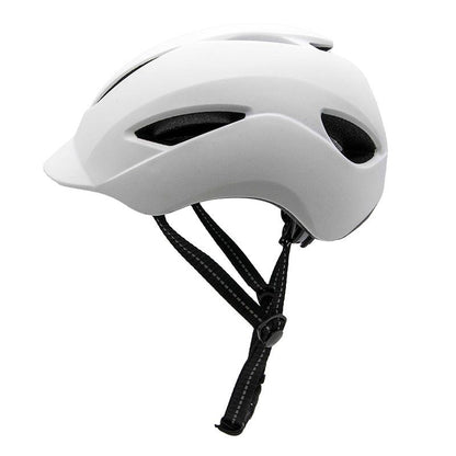 Casco con diseño peculiar y visor para el sol.
